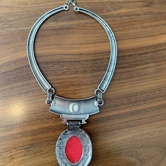 necklace, choker, fashion jewellery, large red cabochon stone,intricate pattern - Picture 4 of 16